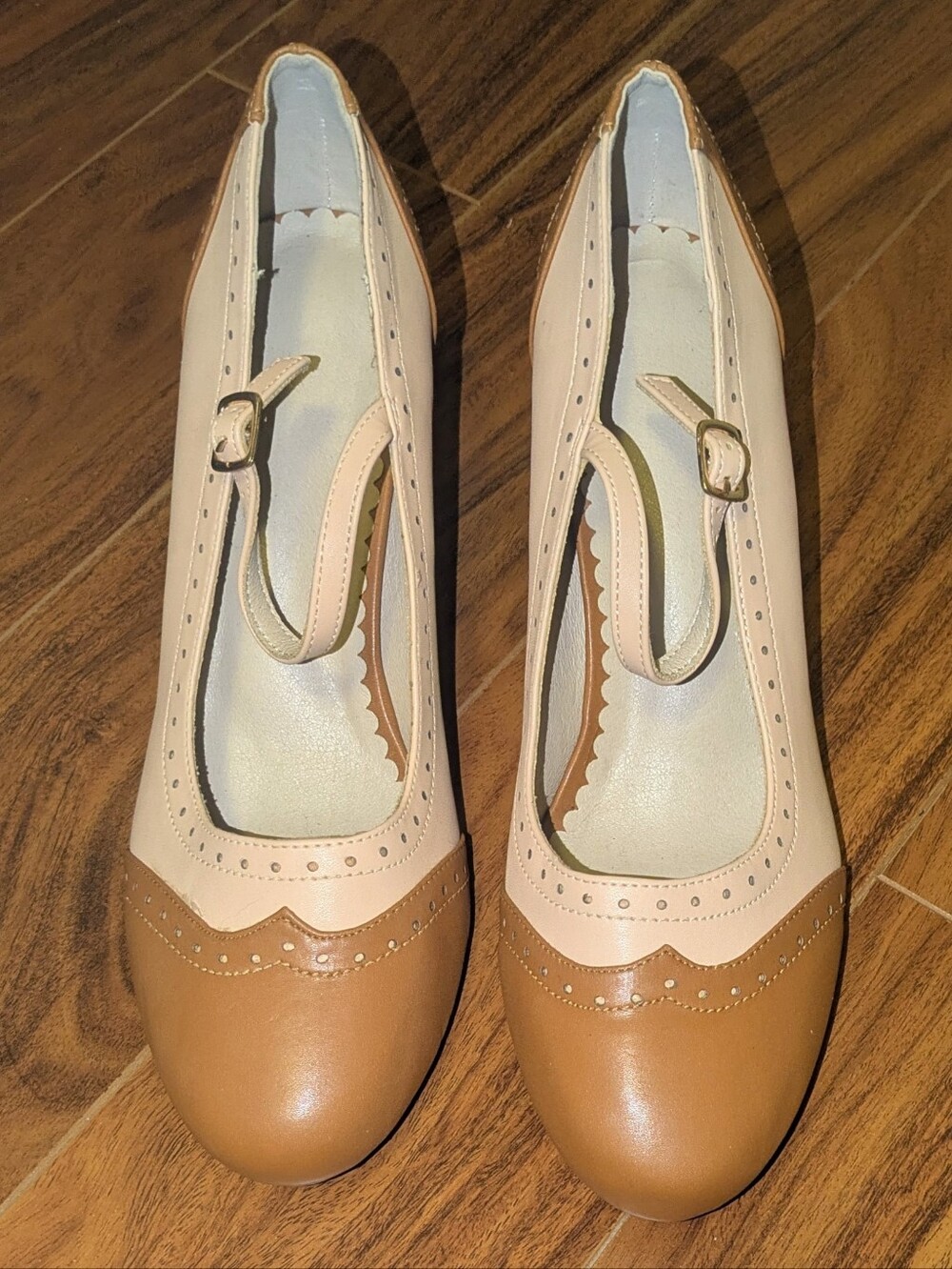 NWOT Retro Two-Tone Oxford Brogue Mary Jane Spectator Sz 10.5/42 Tan and Cream